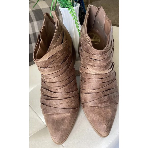Ankle Boots Beige W/Fringe Straps Almond Toe Woman Sz 7.5 Fergalicious Iggy Sand - Picture 7 of 12